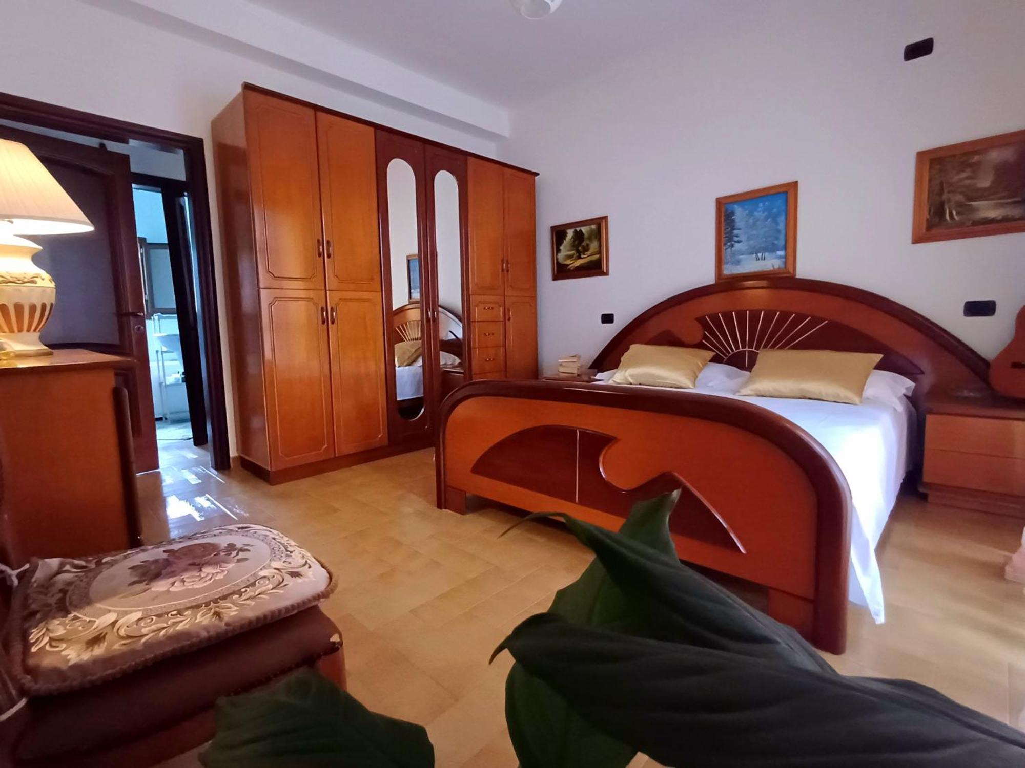 Guest Room Near Historical Center Vlorë Buitenkant foto